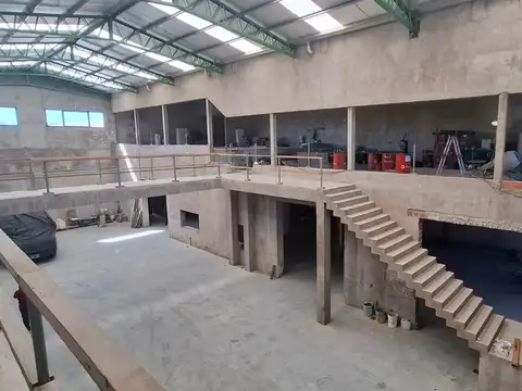 Depósito 1650 m2 cubiertos en Castelar, Moron