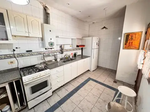 Casa 8 ambientes con 3 baños