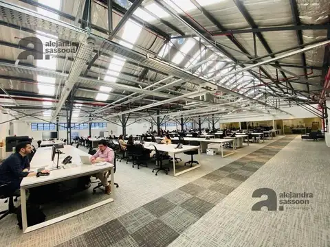 Edificio Comercial en Parque Patricios IMPECABLE! para entrar yaaa!