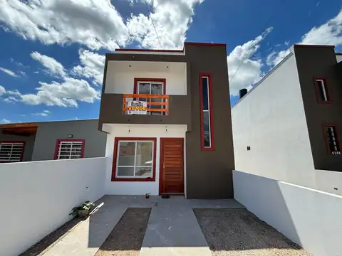 Casa 3 ambientes con 2 baños