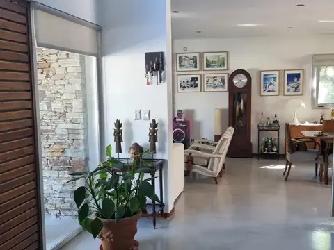 Casa 7 ambientes con 3 baños