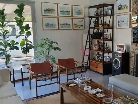 Casa en Venta con 2 cocheras