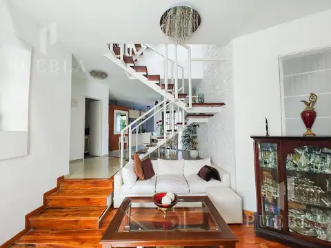 Depto Tipo Casa en Venta con 1 cocheras