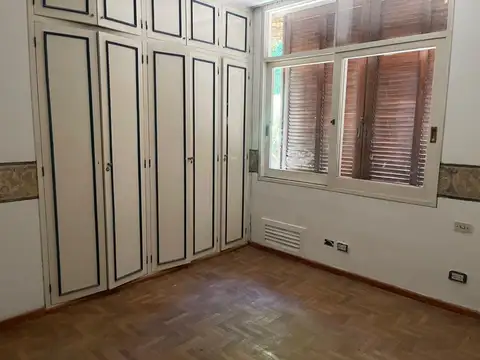 Casa 7 ambientes con 2 baños