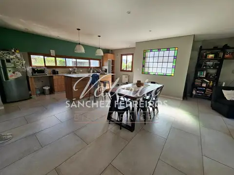 Casa 4 ambientes con 3 baños