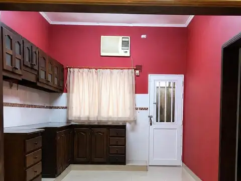 CASA DE 3 DORMITORIOS Y 2 BAÑOS EN VELEZ SARDFIELD AL 2300
