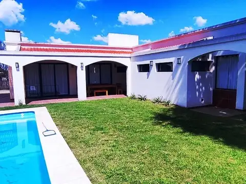 Excelente Casa De 3 Dormitorios En Manzanares Chico