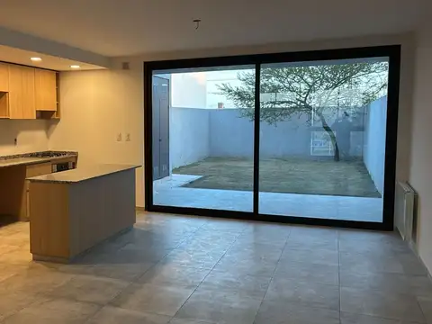 Depto Tipo Casa en Venta con 2 cocheras