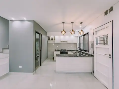 Casa 4 ambientes con 1 baño