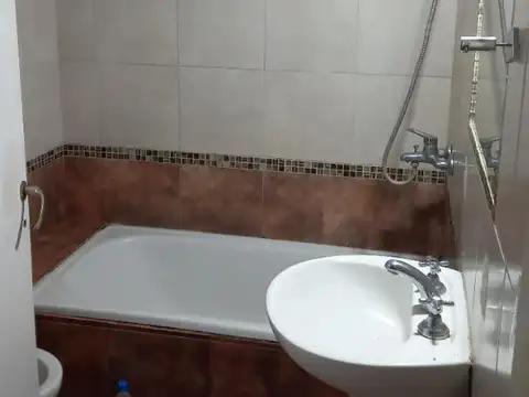 CASAQUINTA EN VENTA : LOTE LINDERO A MARTIN FIERRO : LELOIR