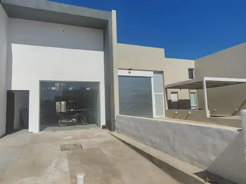VENTA LOCAL COMERCIAL DOBLE ALTURA EN DOCTA A ESTRENAR