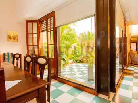 Venta Casa de 4 Dormitorios con patio y cochera en Centro, Rosario