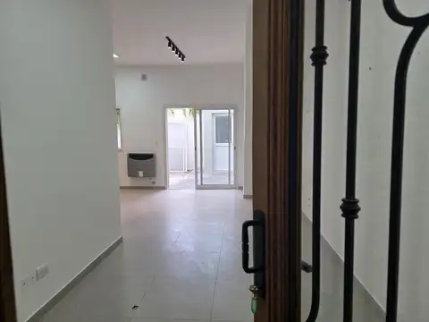 Depto Tipo Casa 4 ambientes con 2 baños