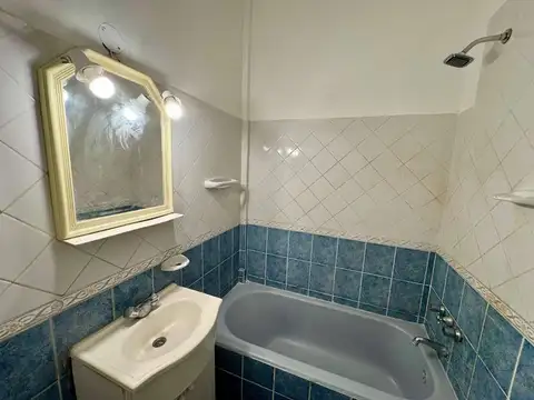 Avenida Independencia 2100, Piso 1