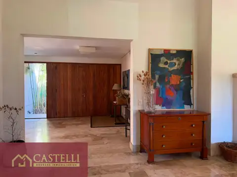 Casa en Alquiler con 2 cocheras