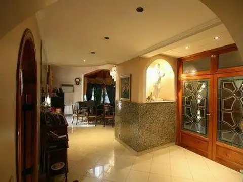 Casa en Venta con 4 cocheras