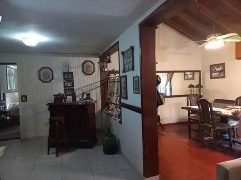 Casa 5 ambientes con 4 baños