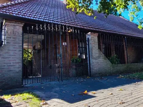 Casa en Venta en City Bell entre caminos