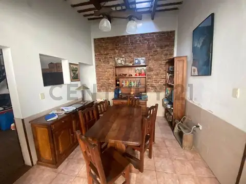 VENTA CASA 4 AMBIENTES CON UN AMPLIO PATIO EN LANUS ESTE APTO CREDITO EXCELENTE UBICACION