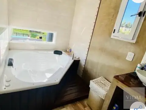 Casa 5 ambientes con 3 baños