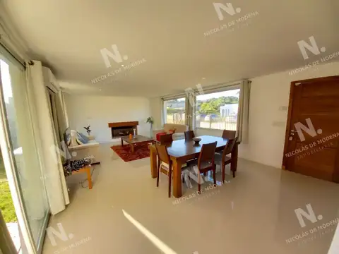 Casa 4 ambientes con 3 baños