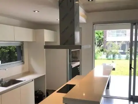 Casa 5 ambientes con 4 baños