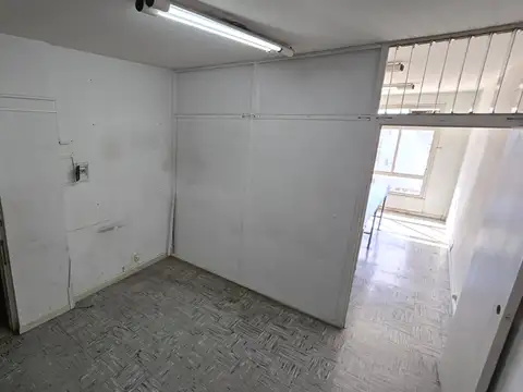 DUEÑO VENDE OFICINA EN ONCE DE 75 MTS., CON BAÑO PRIVADO Y CON OPCIÓN DE FINANCIÓN PRIVADA.