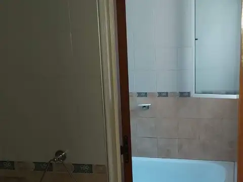 Departamento 6 ambientes con 2 baños