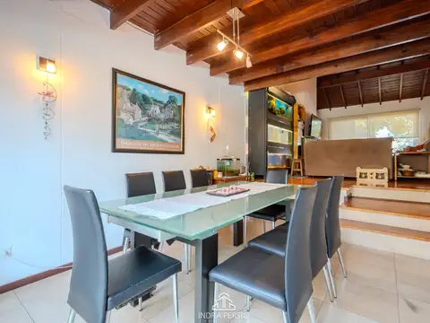 Casa 5 ambientes con 4 baños