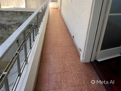 Alquiler Departamento 4 Ambientes en Balvanera. Impecable. Baño Completo y Toilette. Real Oportunidad
