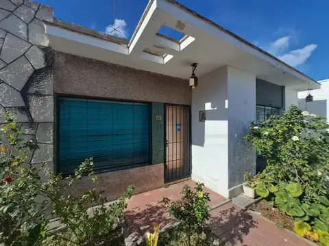 Casa en Venta - APTA CREDITO HIPOTECARIO - 3 dormitorios. Ideal consultorio