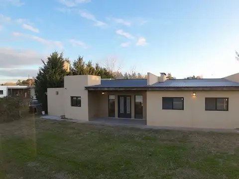 CASA EN VENTA 4 AMBIENTES EN SPEGAZZINI