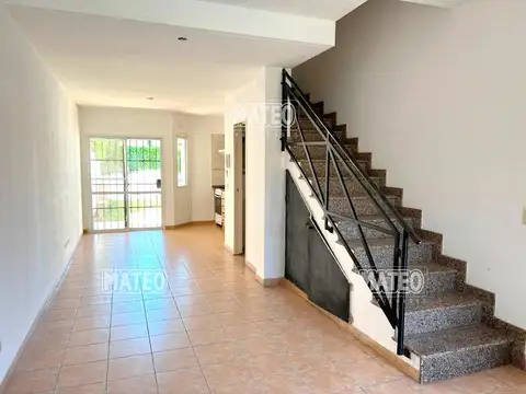 Casa en Alquiler con 1 cochera