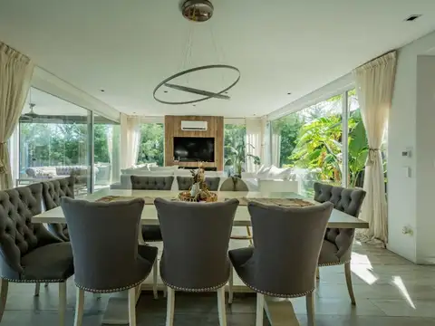 Casa 6 ambientes con 4 baños