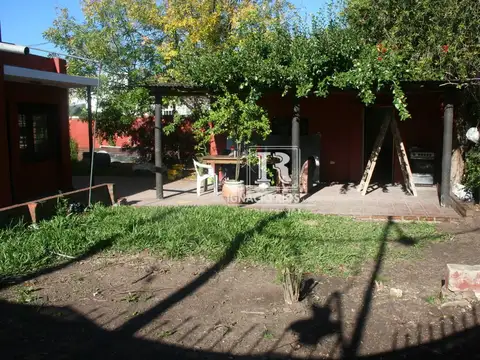 Casa en Alquiler con 1 cochera