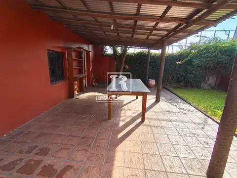 Casa en Alquiler con 1 cochera