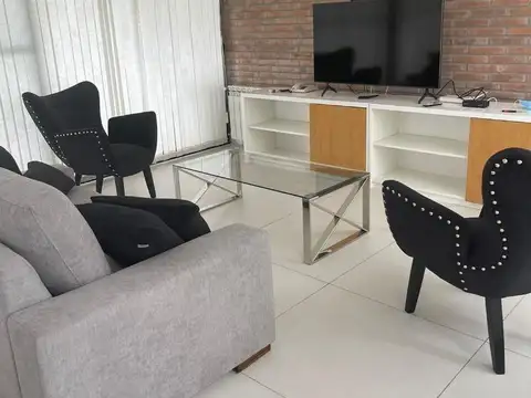 Casa 6 ambientes con 4 baños
