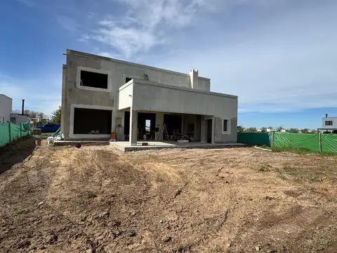 B°Cdo Village Joven, Avenida Héroes de Malvinas al 400