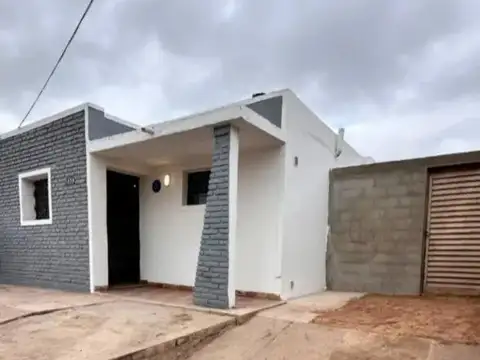 Casa 2 Dorm. B° Villa El Libertador