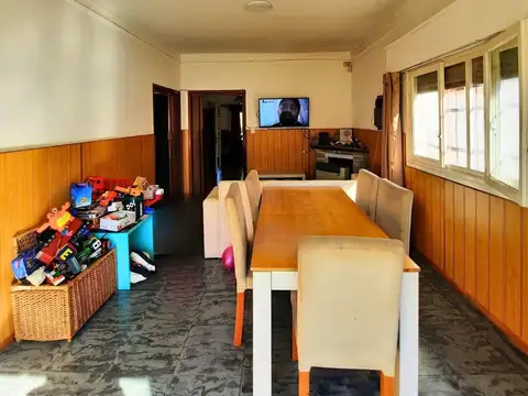 Casa 3 ambientes con 2 baños