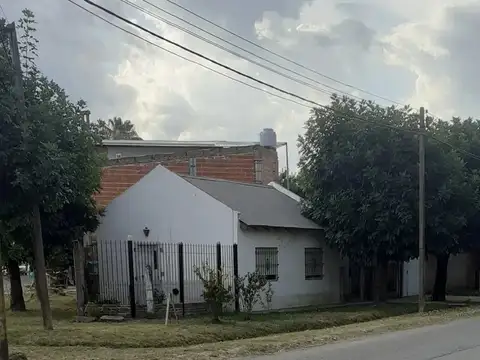 Casa en venta - 3 Dormitorios 2 Baños - Lima