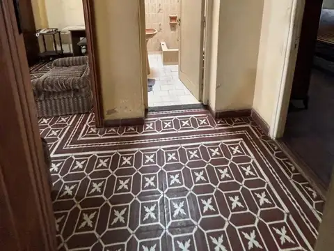 Casa 3 Ambientes al Frente con Terraza, Galpón y Amplio Lote