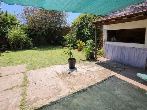 Venta casa 3 dormitorios cochera, jardin y patio
