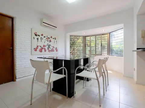 Casa 6 ambientes con 2 baños