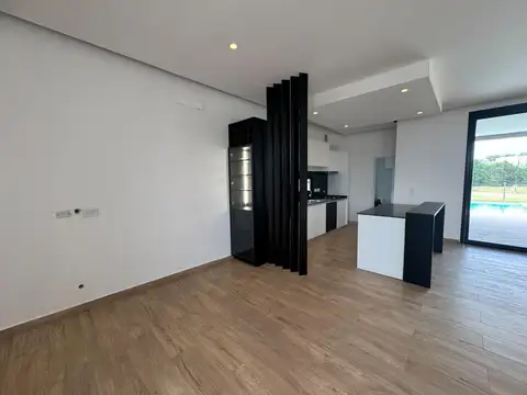 Casa 4 ambientes con 4 baños