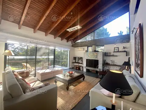 Casa 5 ambientes con 4 baños