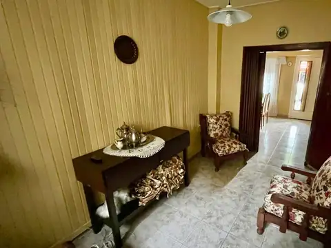 CASA DE 3 DORMITORIOS VENTA LA PLATA C/ GARAGE