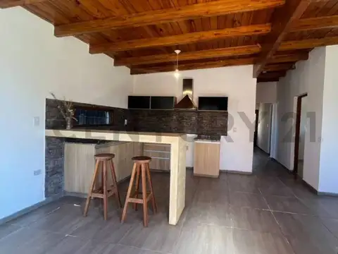 Casa 4 ambientes con 1 baño