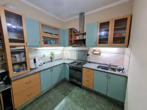 FLORESTA, AV.  GAONA Nª 4800, TIPO CASA FTE, 5 AMB.ENTRADA DIRECTA, 2 PLANTAS CON LOCAL O COCHERA