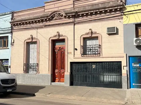 Casa en venta c/ cochera en Gualeguaychú